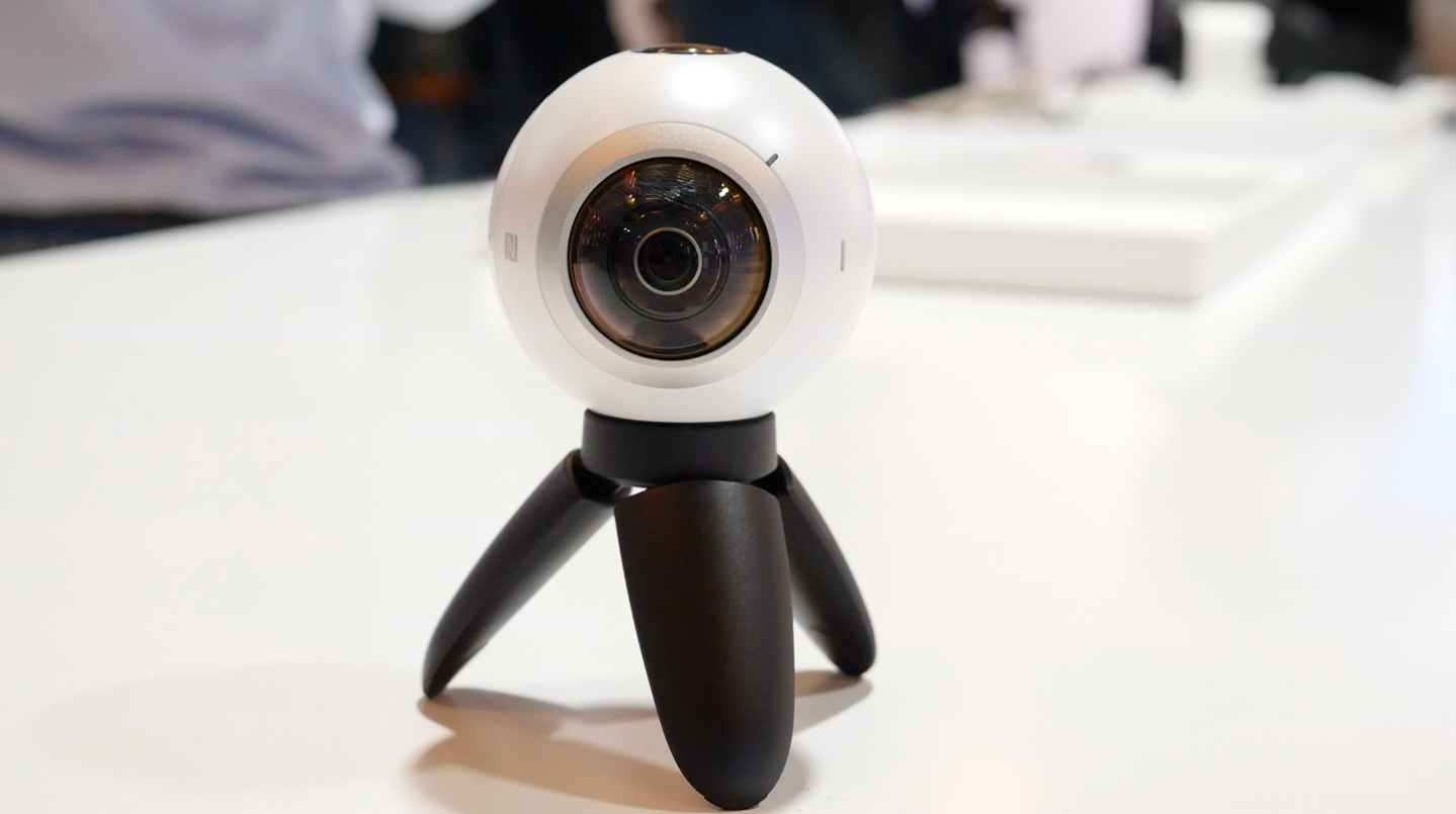 Samsung - Gear 360 is a VR consumer-friendly 360-degree camera