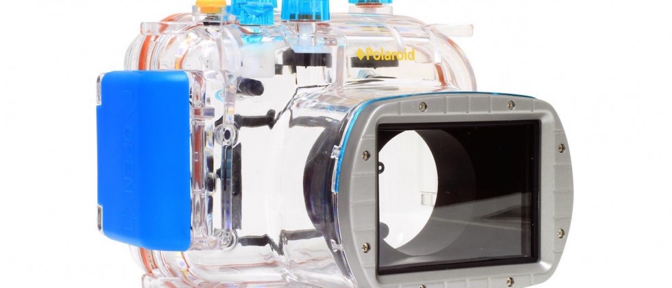 Take your DSLR underwater with Polaroid housing cases
